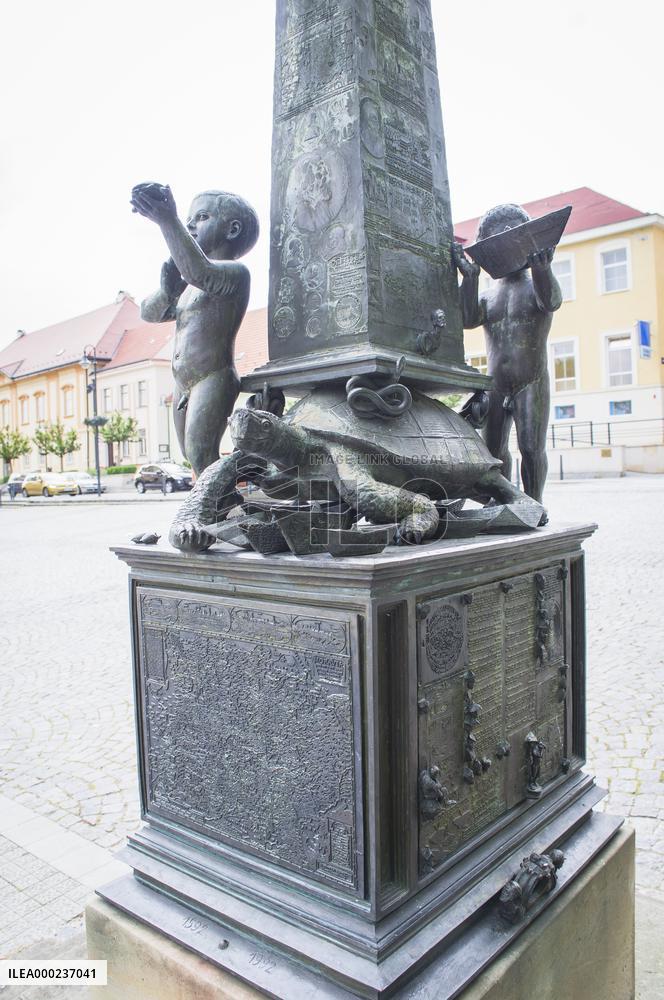 Via Lucis (Way of Light) bronze obelisk by Ivan Theimer, Masaryk Square, Uhersky Brod