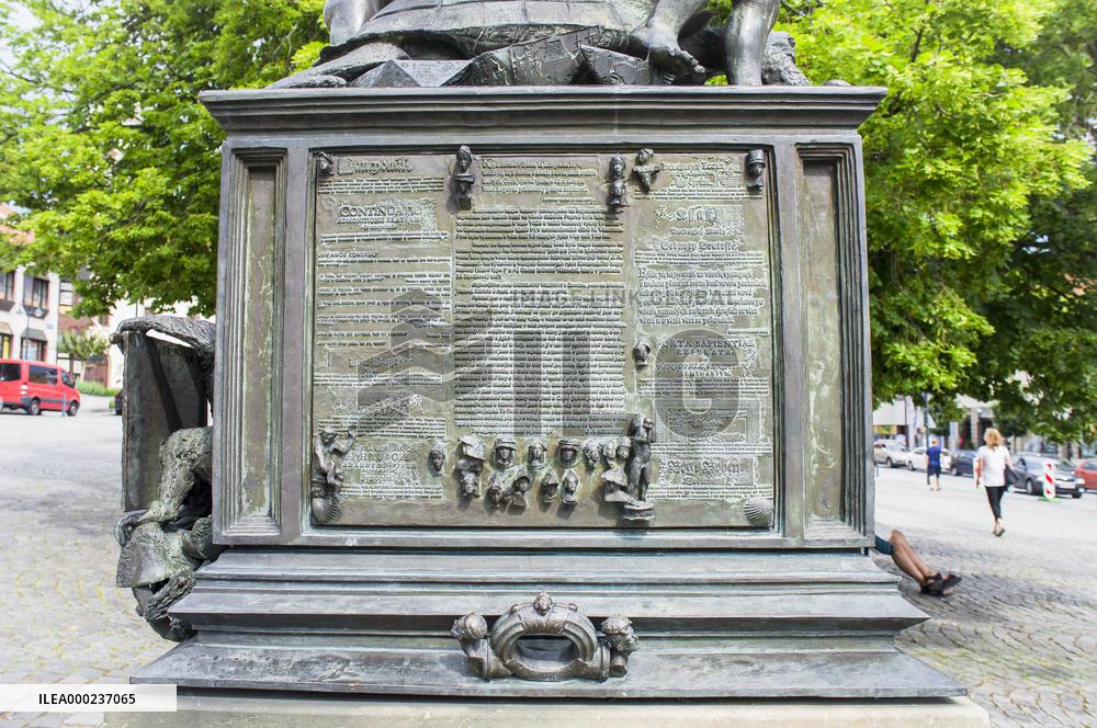 Via Lucis (Way of Light) bronze obelisk by Ivan Theimer, Masaryk Square, Uhersky Brod