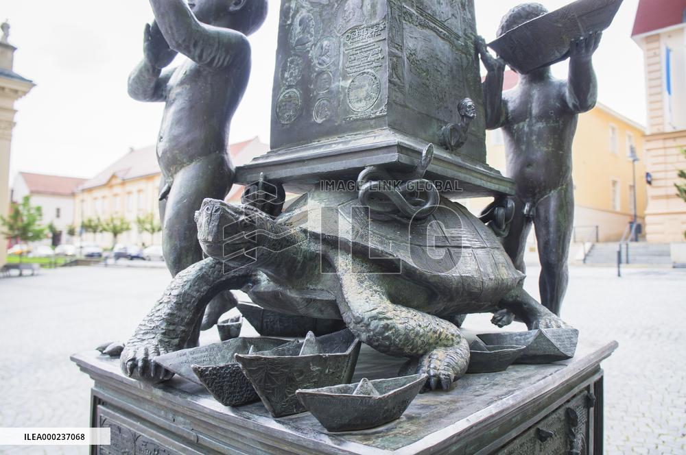 Via Lucis (Way of Light) bronze obelisk by Ivan Theimer, Masaryk Square, Uhersky Brod