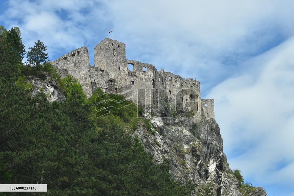 Castle Strecno near Zilina, ruins, history, gothic