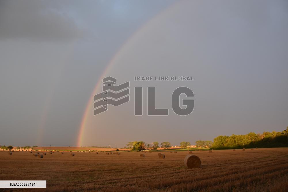 Sunlight decomposition, weather, rainbow