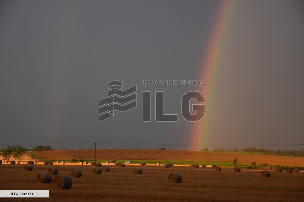 Sunlight decomposition, weather, rainbow