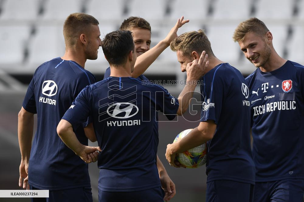 Czech soccer players, training