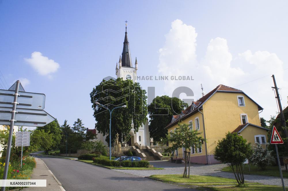 Ostrozska Lhota, Monument of victims of WWI in front of the church of Saint James the Greater