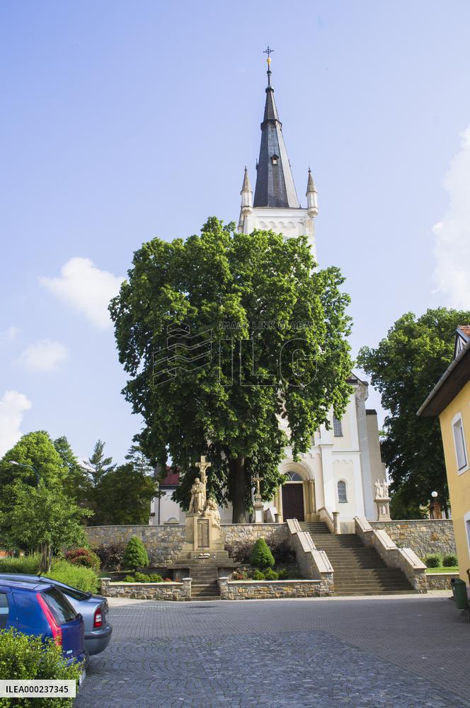 Ostrozska Lhota, Monument of victims of WWI in front of the church of Saint James the Greater
