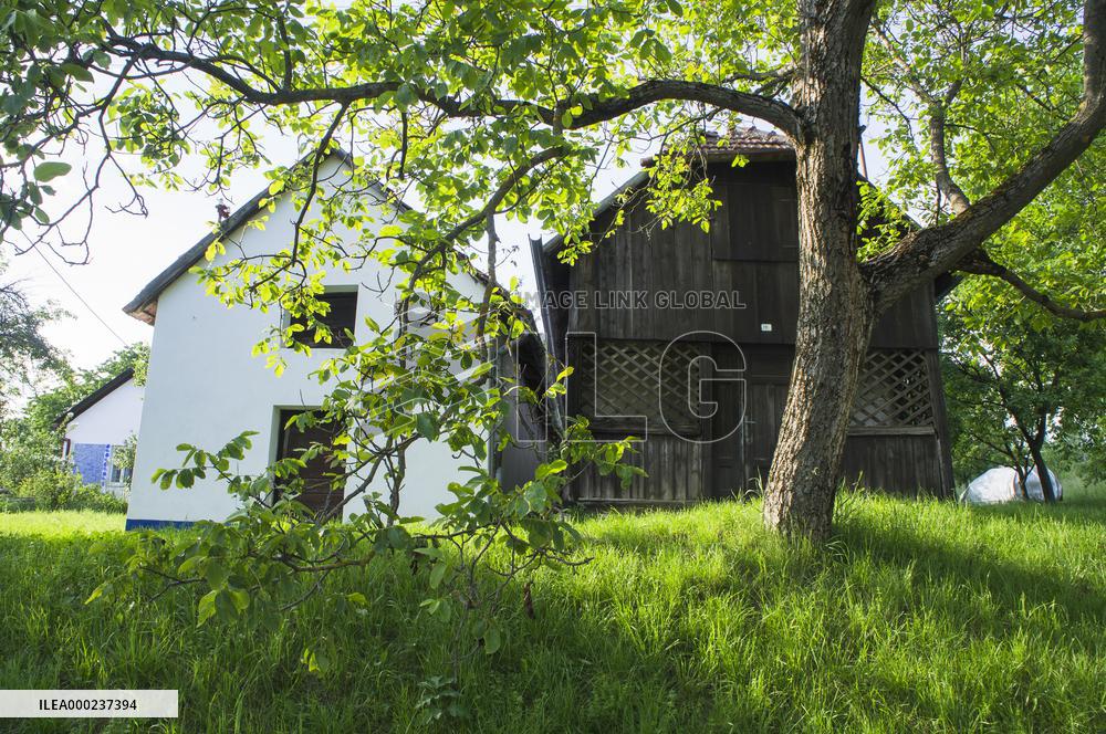 Stara Hora and Kojiny at Vlcnov, traditional wine cellars