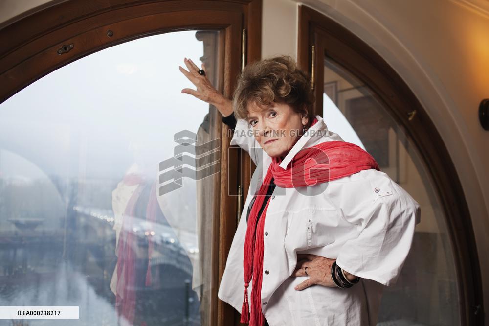 Vlasta Chramostova, actress, dissident, Charter 77 signatory