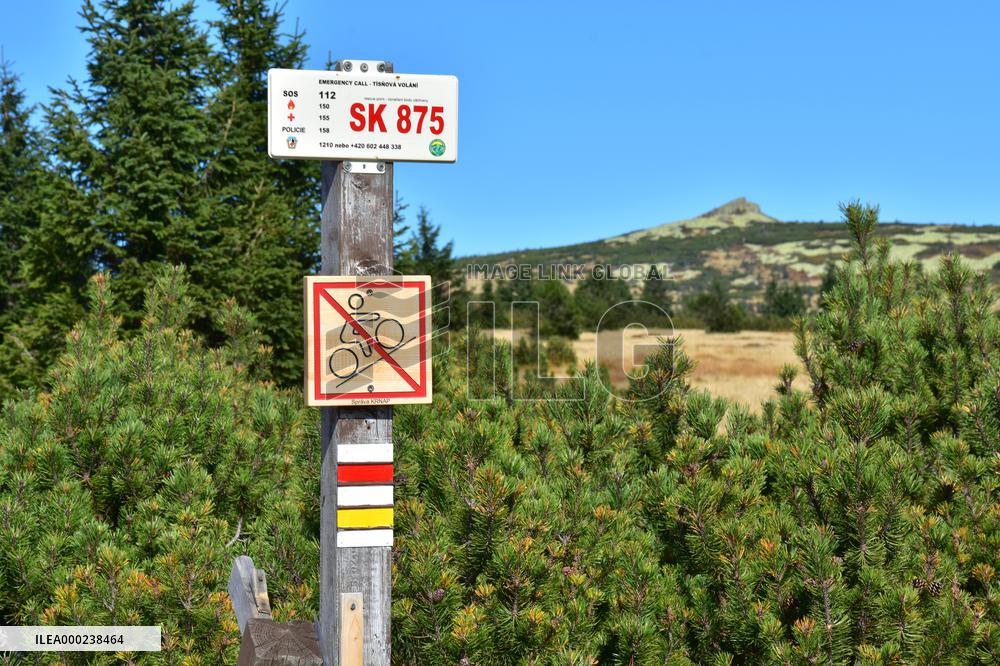 Marking of hiking trails in the mountains, Giant Mountains, Krkonose