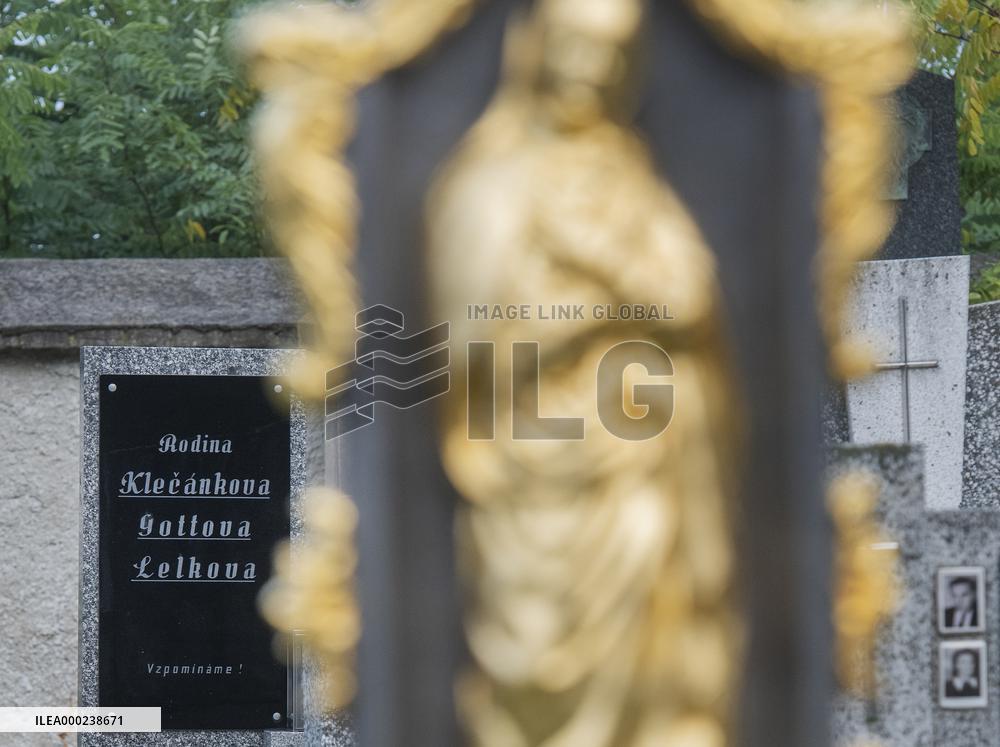 Karel Gott's family grave in Ujezd u Svateho Krize