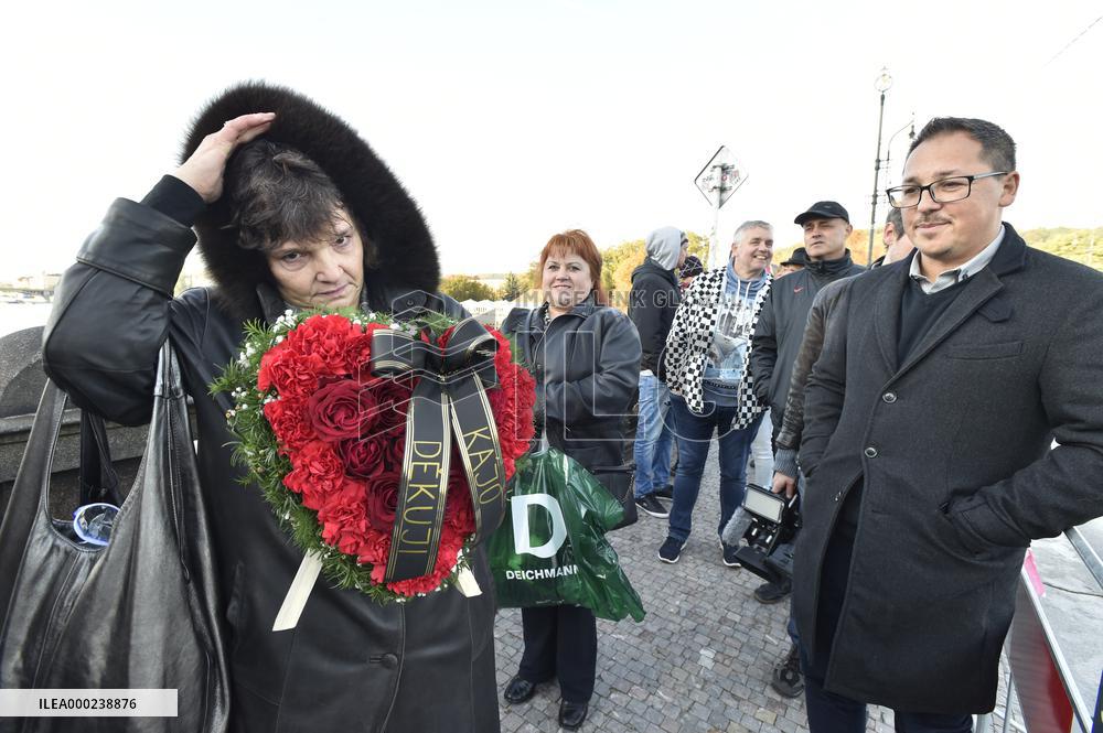 public ceremony to pay last respects to Karel Gott, Zofin Palace, fans, visitors, waiting