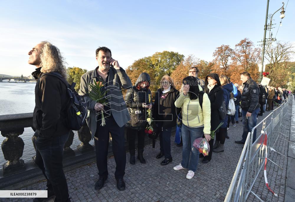 public ceremony to pay last respects to Karel Gott, Zofin Palace, fans, visitors, waiting