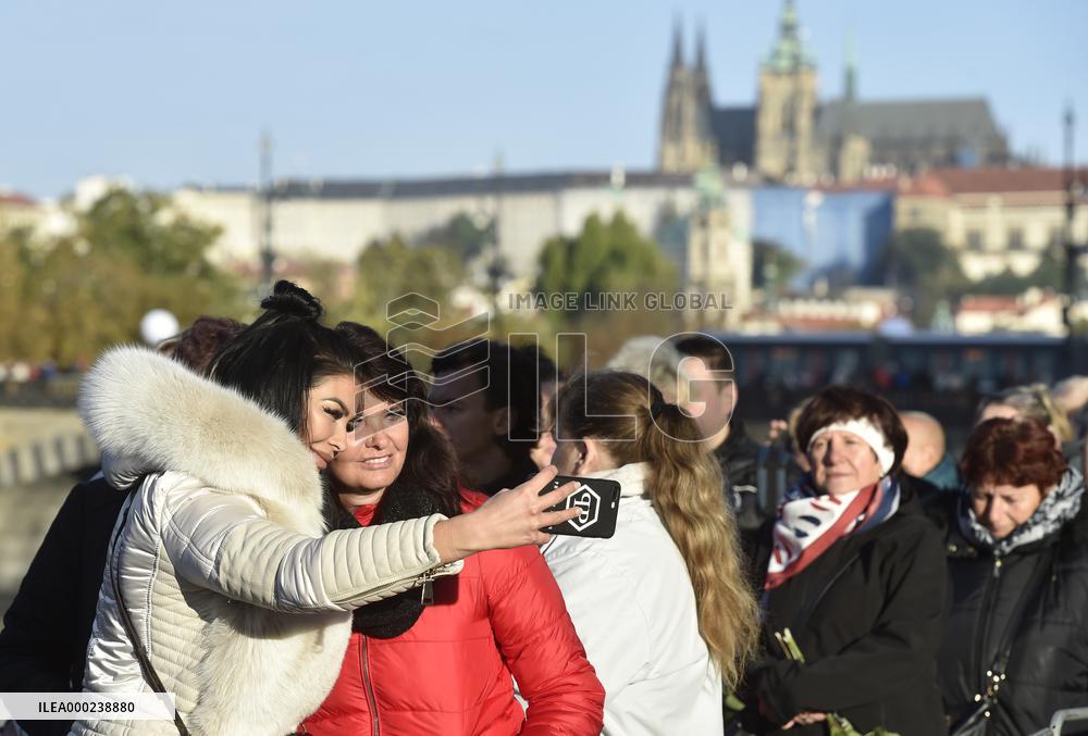 public ceremony to pay last respects to Karel Gott, Zofin Palace, fans, visitors, waiting