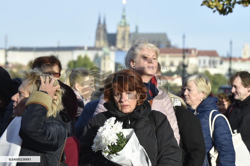 public ceremony to pay last respects to Karel Gott, Zofin Palace, fans, visitors, waiting