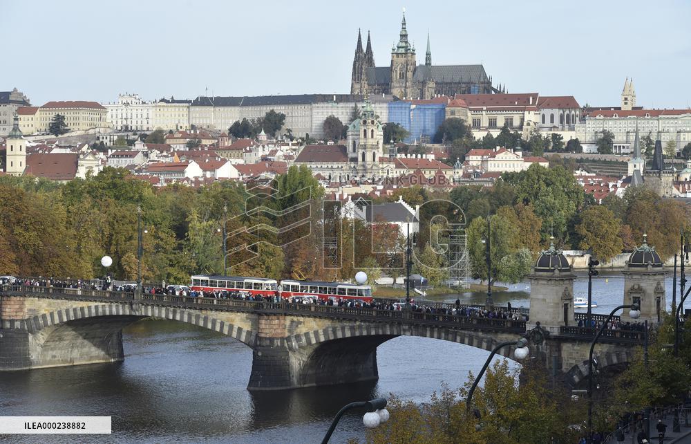 public ceremony to pay last respects to Karel Gott, Zofin Palace, fans, visitors, waiting