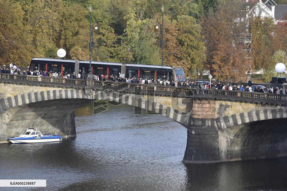 public ceremony to pay last respects to Karel Gott, Zofin Palace, fans, visitors, waiting