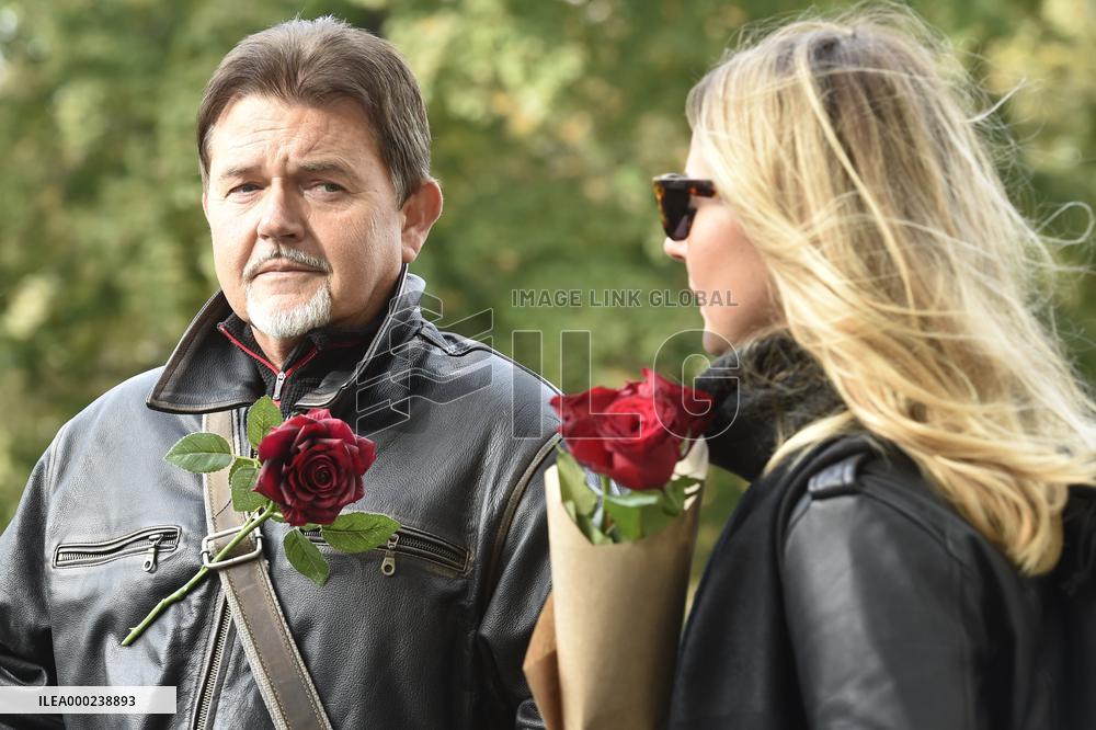 public ceremony to pay last respects to Karel Gott, Zofin Palace, fans, visitors, waiting