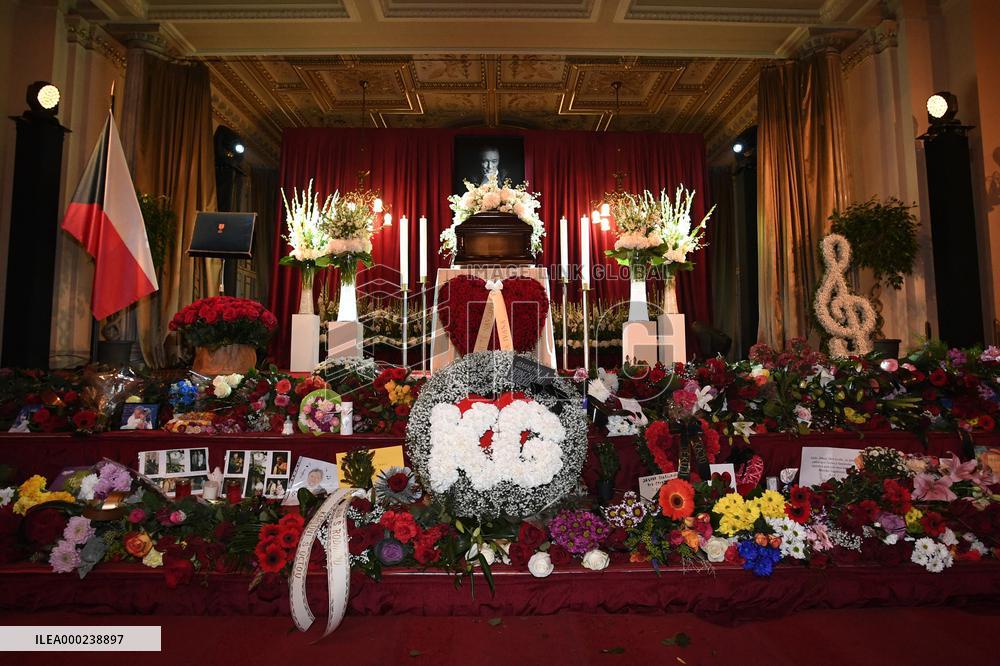 public ceremony to pay last respects to Karel Gott, Zofin Palace, fans, visitors