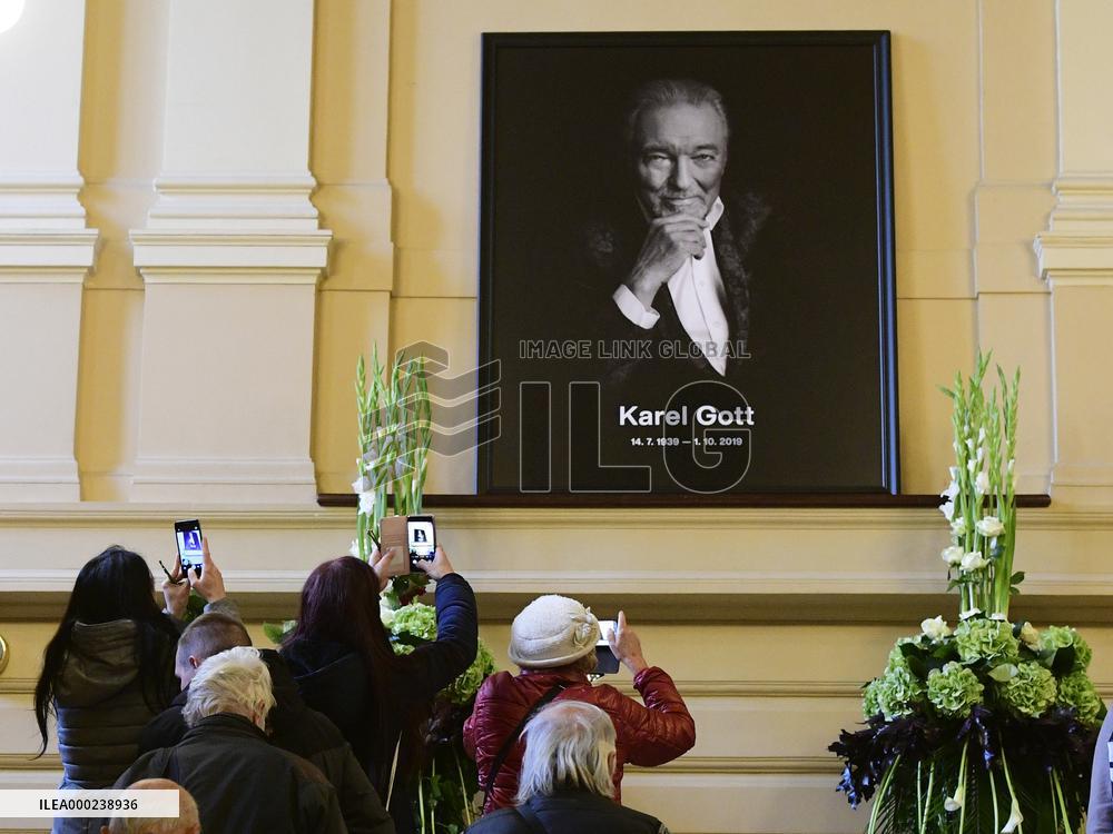 public ceremony to pay last respects to Karel Gott, Zofin Palace, fans, visitors