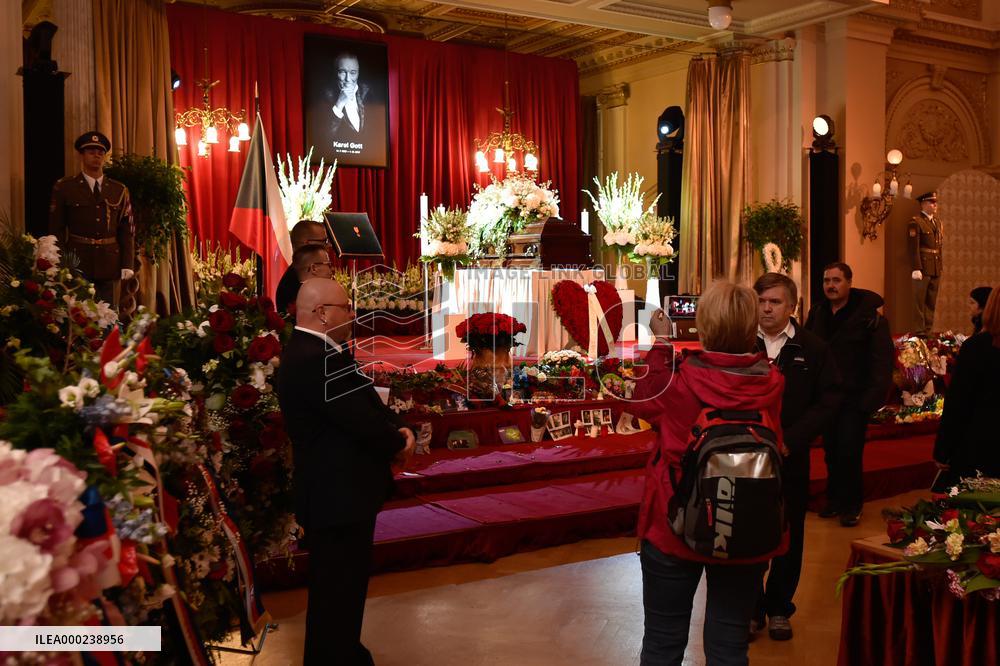 public ceremony to pay last respects to Karel Gott, Zofin Palace, fans, visitors