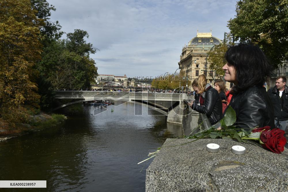 public ceremony to pay last respects to Karel Gott, Zofin Palace, fans, visitors, waiting