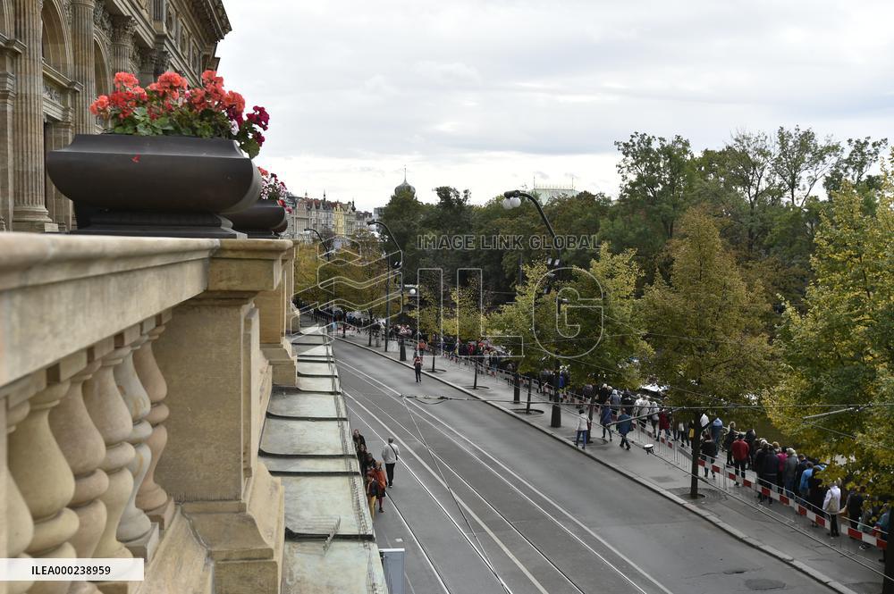 public ceremony to pay last respects to Karel Gott, Zofin Palace, fans, visitors, waiting