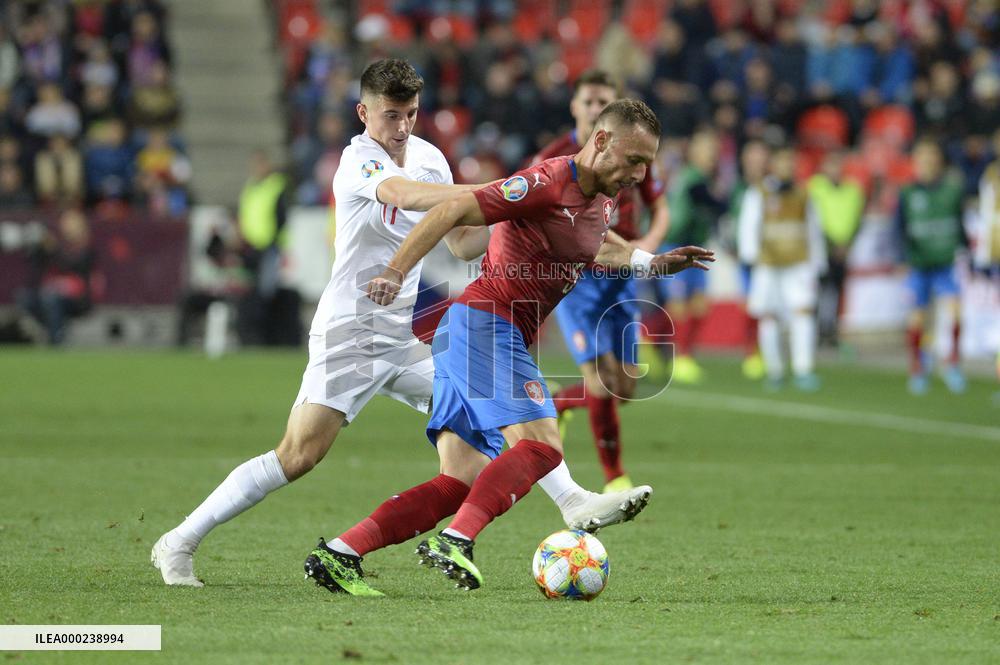 Mason Mount, Vladimir Coufal