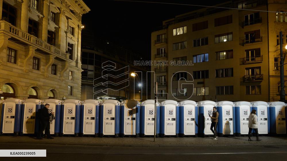 public ceremony to pay last respects to Karel Gott, Zofin Palace, mobile toilets