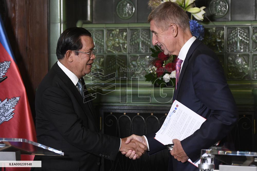 HUN SEN, ANDREJ BABIS