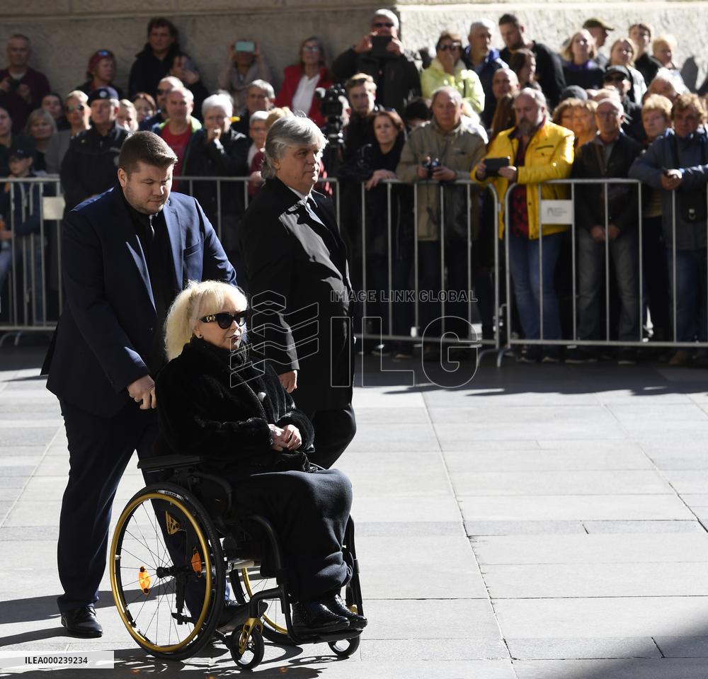 Marika Gombitova, mourning ceremony, Karel Gott, Prague Castle