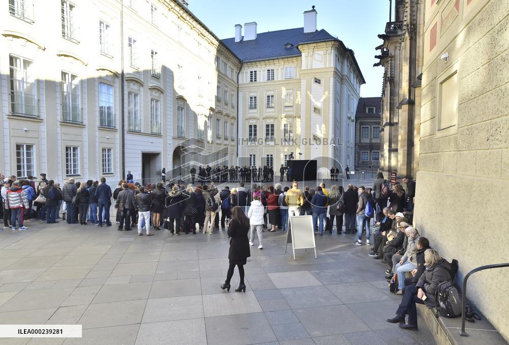 fans, visitors, mourning ceremony, Karel Gott, Prague Castle