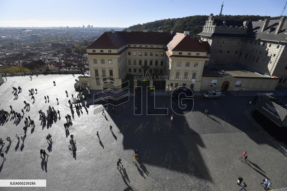 Hradcany square, large-scale screen, mourning ceremony, Karel Gott, Prague Castle