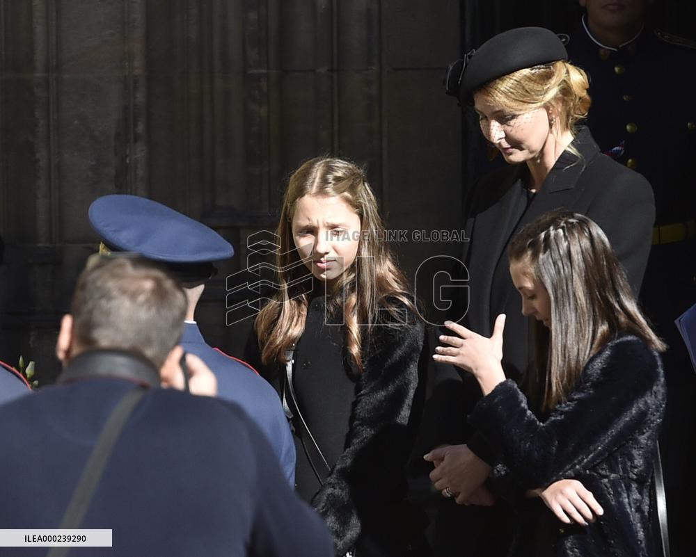 Nelly Sofie Gottova, Ivana Gottova, Charlotte Ella Gottova, mourning ceremony, Karel Gott, St Vitus Cathedral, Prague Castle