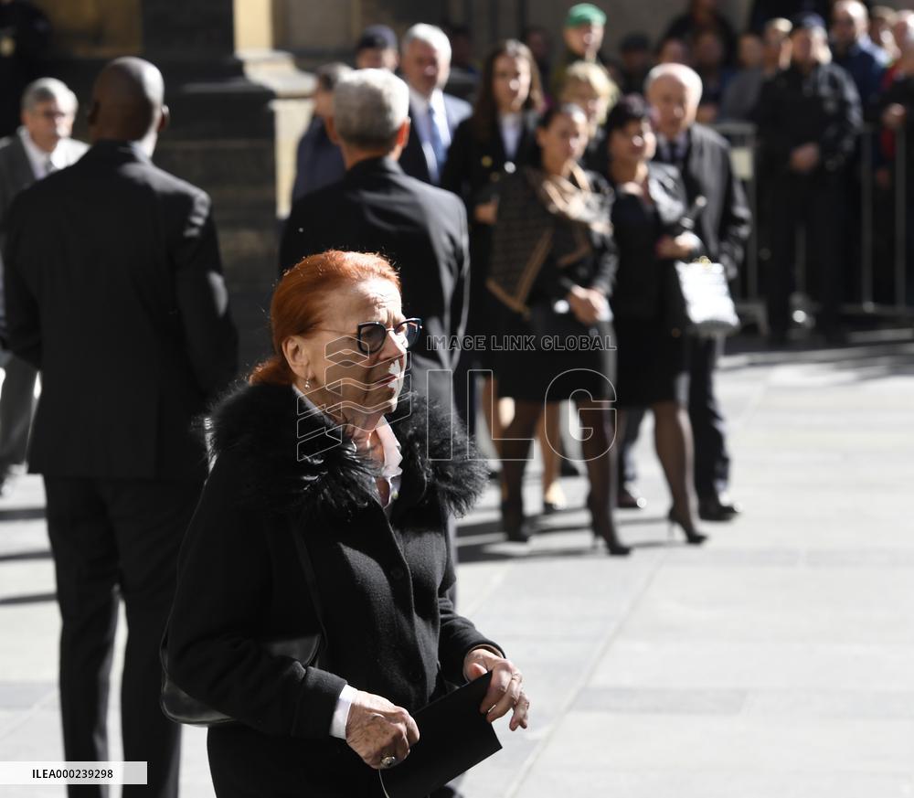 Iva Janzurova, mourning ceremony, Karel Gott, Prague Castle