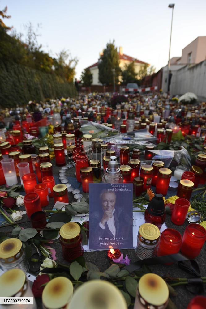 pious place in front of Karel Gott's house in Prague, Bertramka