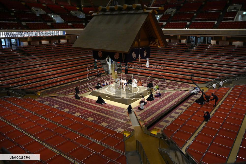 Sumo: Summer Grand Sumo Tournament