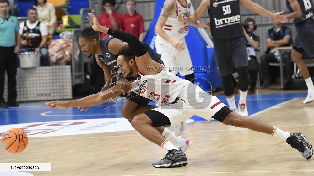 Kameron Taylor, Ivan Almeida