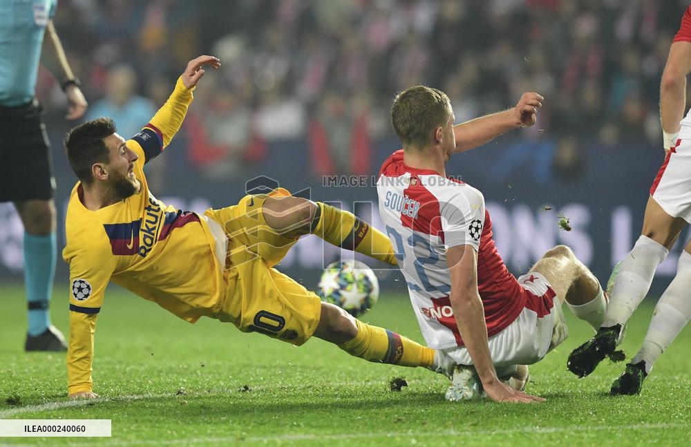 Lionel Messi, Tomas Soucek