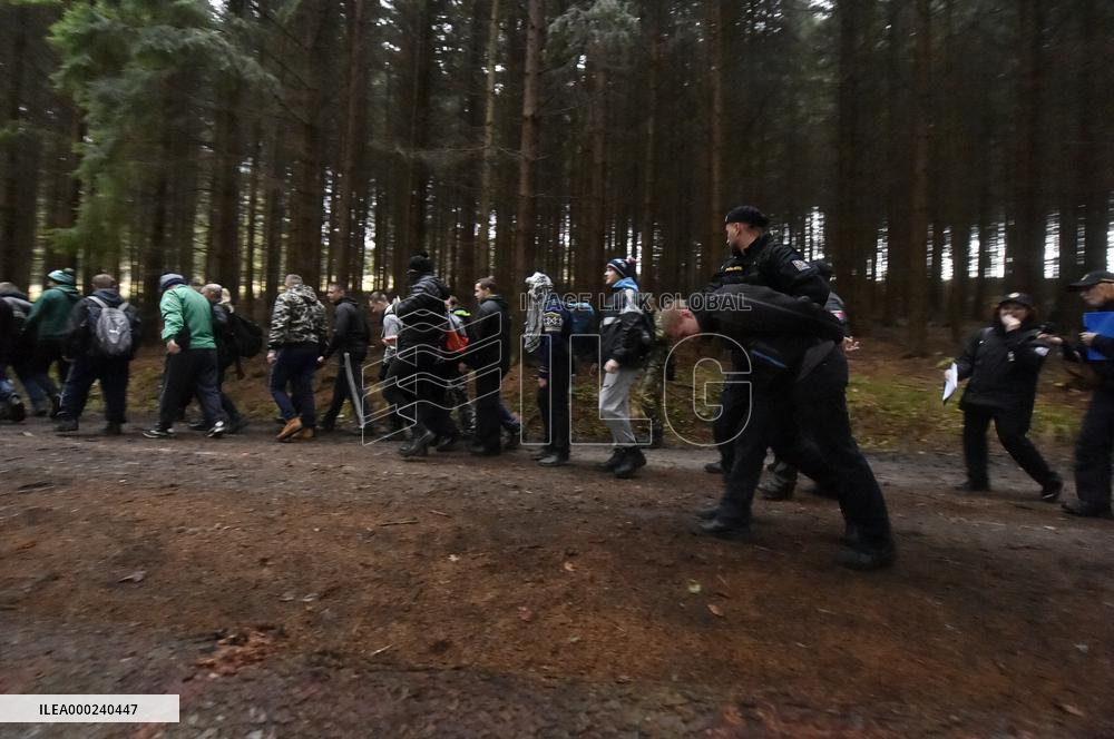 police train reintroduction of border between Czechia and Slovakia