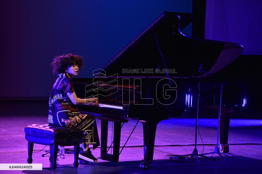 Hiromi (Hiromi Uehara)