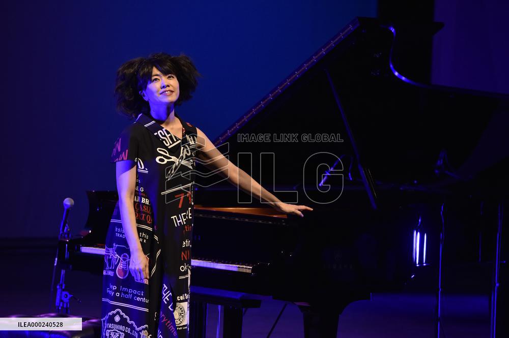 Hiromi (Hiromi Uehara)