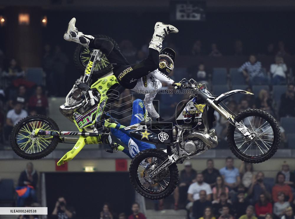 freestyle motocross riders