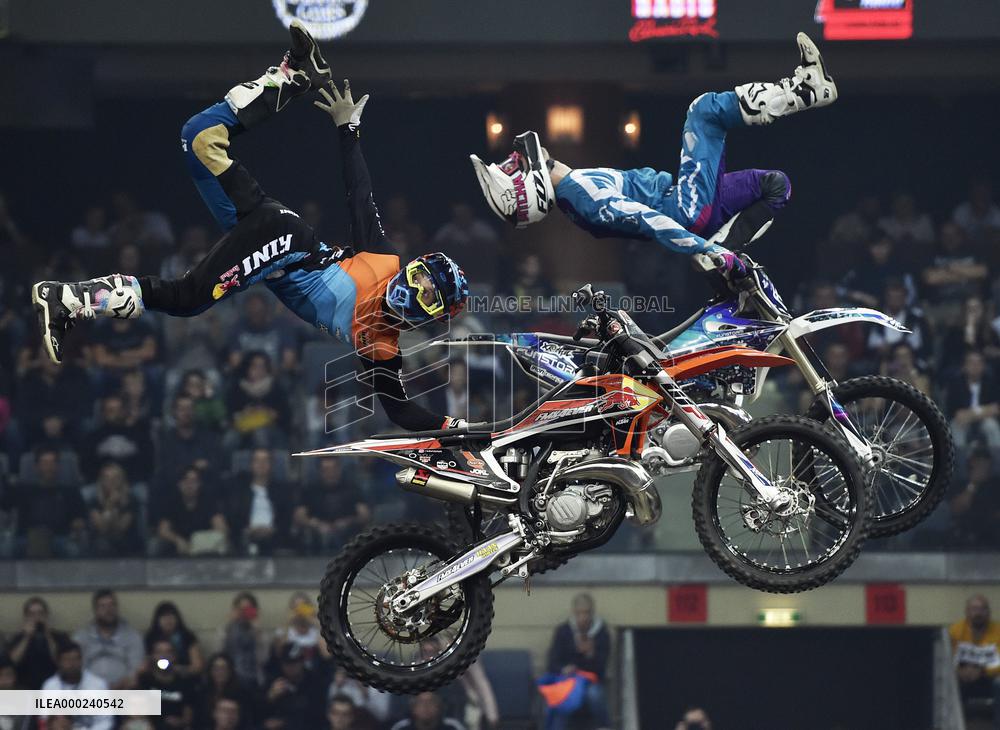 freestyle motocross riders