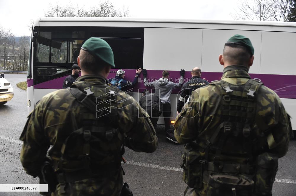 police train reintroduction of border between Czechia and Slovakia