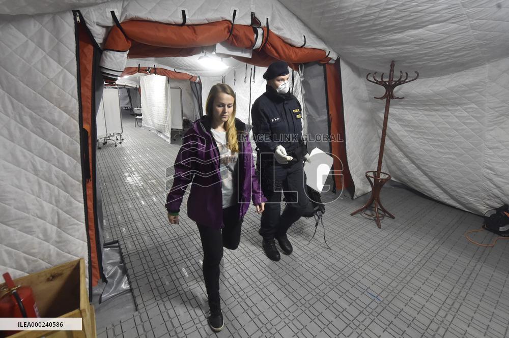 police train reintroduction of border between Czechia and Slovakia