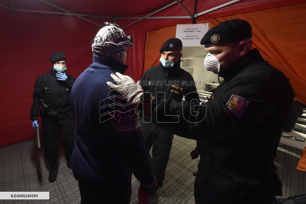 police train reintroduction of border between Czechia and Slovakia