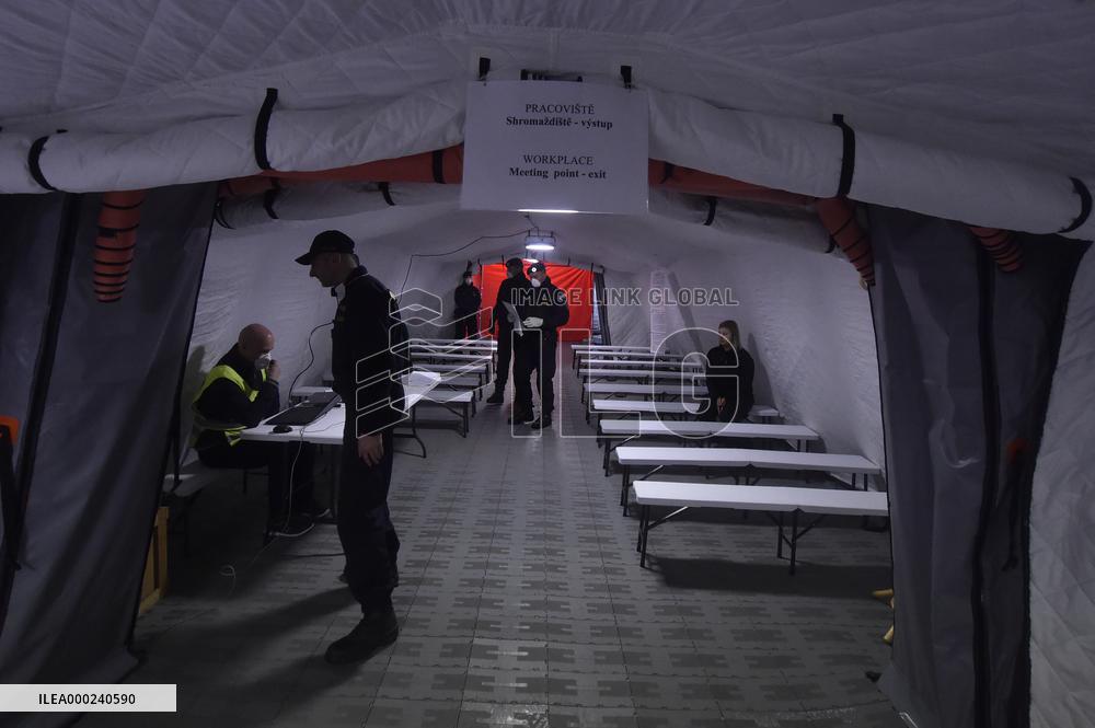 police train reintroduction of border between Czechia and Slovakia