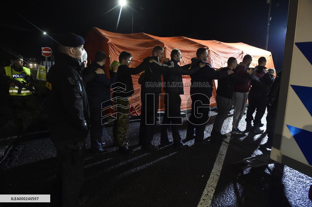 police train reintroduction of border between Czechia and Slovakia