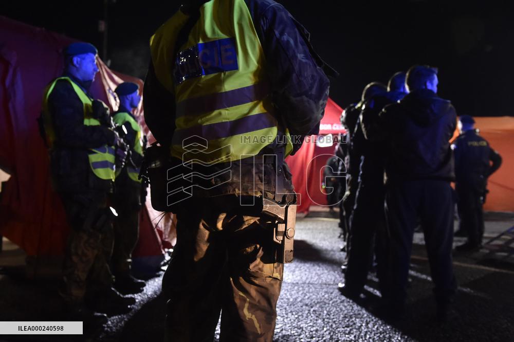 police train reintroduction of border between Czechia and Slovakia