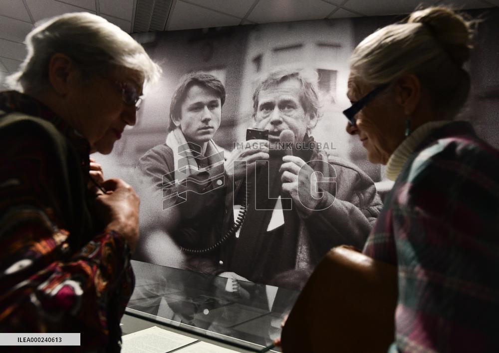 Exhibition Havel na Hrad, Story of 1989