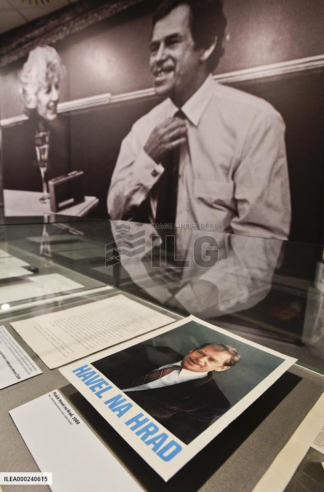 Exhibition Havel na Hrad, Story of 1989